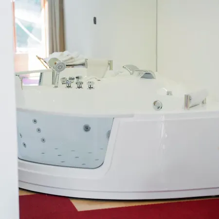 Agri With Jacuzzi - La Bilaia مزرعة للإقامة