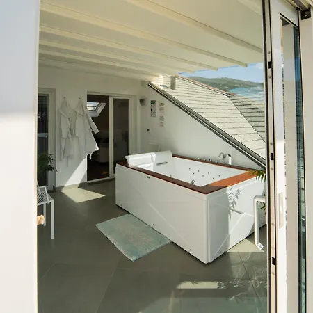 Agri With Jacuzzi - La Bilaia مزرعة للإقامة