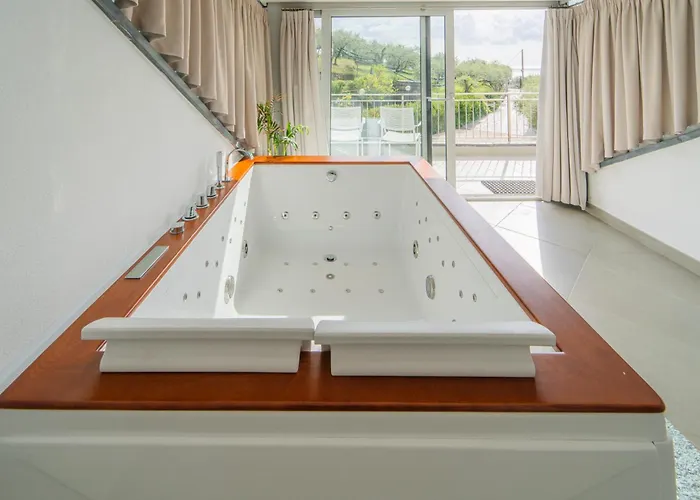Agri With Jacuzzi - La Bilaia *